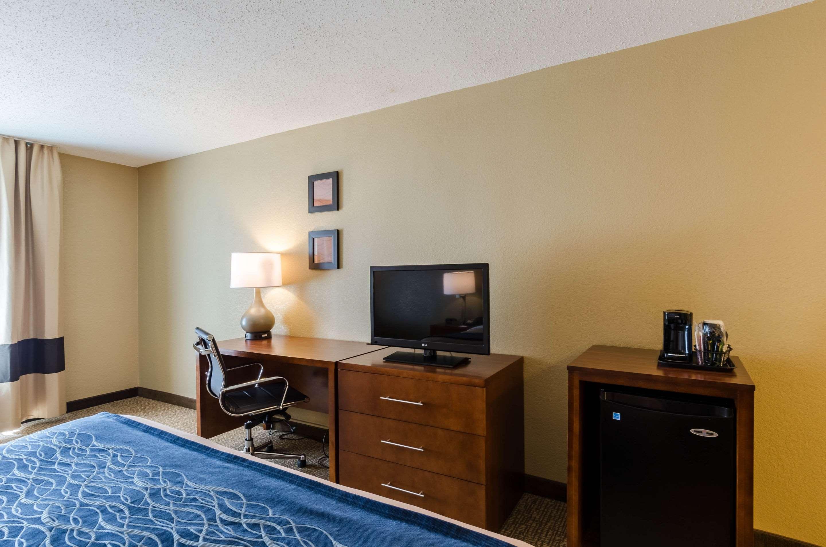 Comfort Inn Randolph-Boston Exterior photo